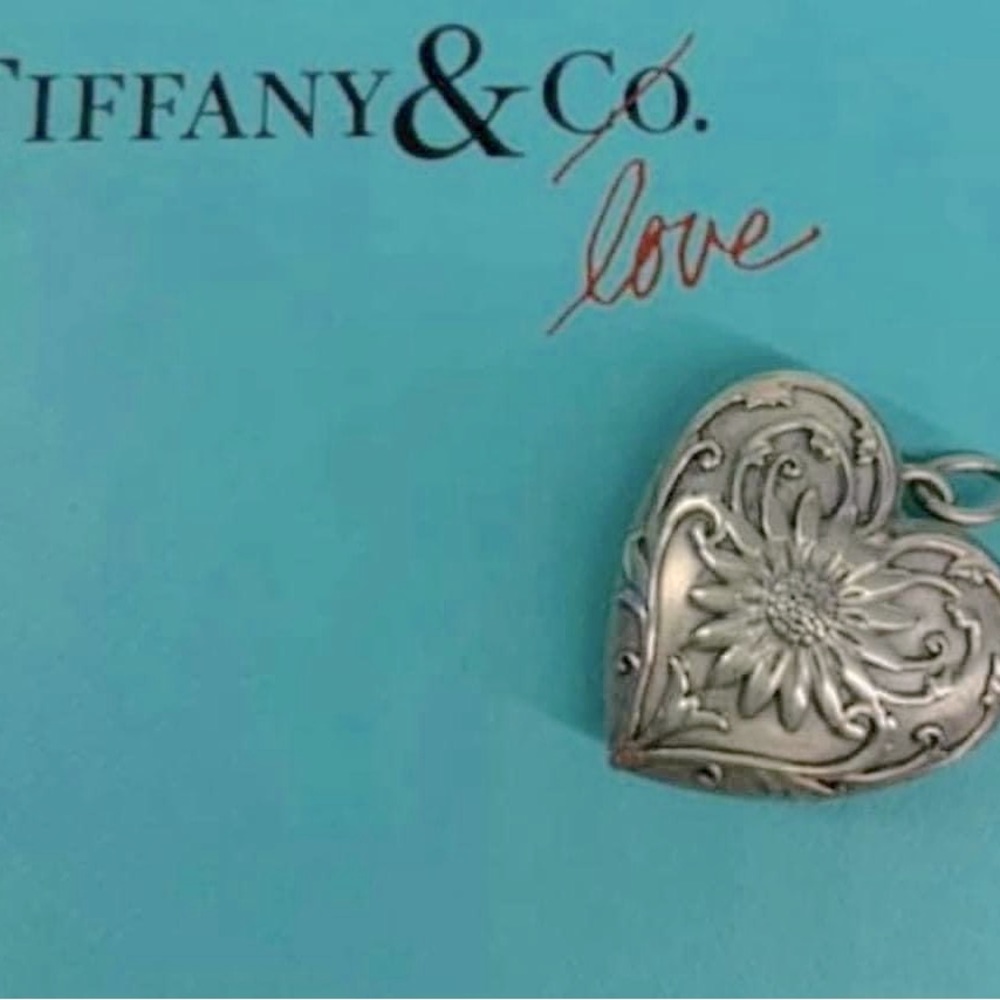 Tiffany & Co. Zeigfeld Daisy heart Locket